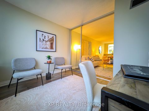 Photo 12 at 1704 - 7 Bishop Avenue, Newtonbrook East, Toronto