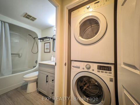 Photo 17 at 1704 - 7 Bishop Avenue, Newtonbrook East, Toronto