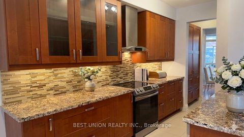 Photo 8 at 320 Country Glen Road, Cornell, Markham