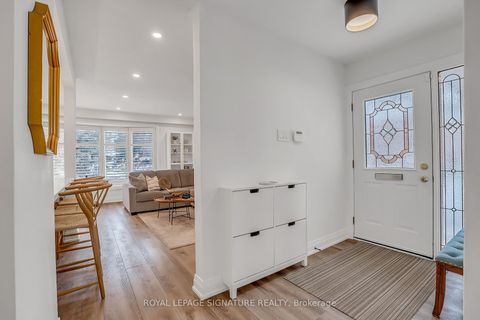 Photo 2 at 25 Fenelon Drive, Donalda, Toronto