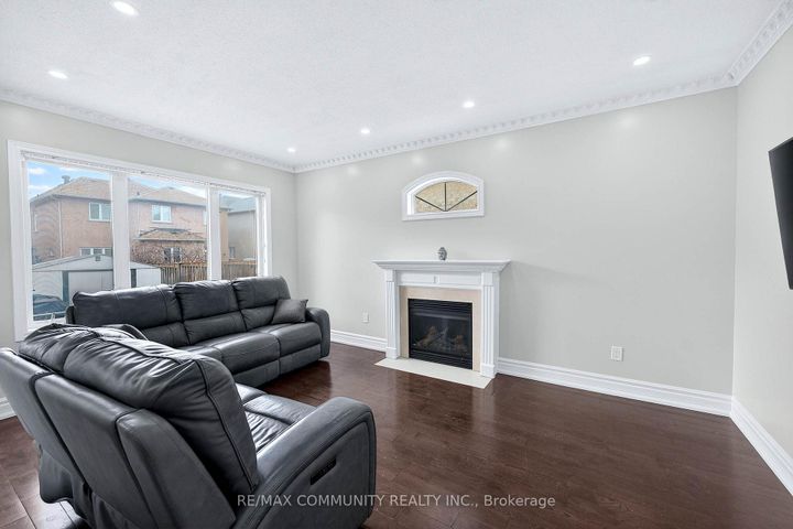 Photo 4 at 21 Berger Avenue, Box Grove, Markham