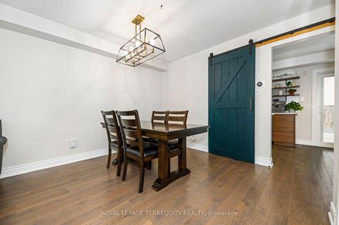 Photo 2 at 82 Timberwolf Crescent, Vellore Village, Vaughan