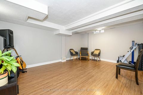 Photo 18 at 82 Timberwolf Crescent, Vellore Village, Vaughan