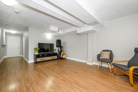 Photo 19 at 82 Timberwolf Crescent, Vellore Village, Vaughan
