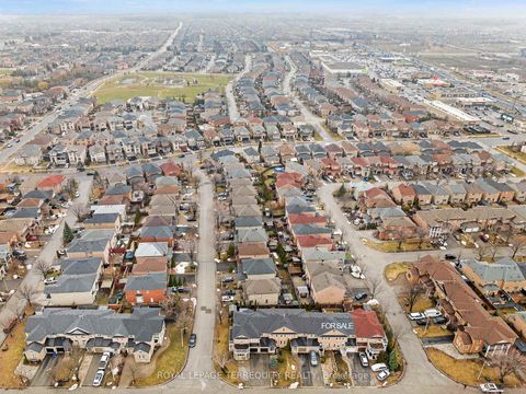 Photo 24 at 82 Timberwolf Crescent, Vellore Village, Vaughan