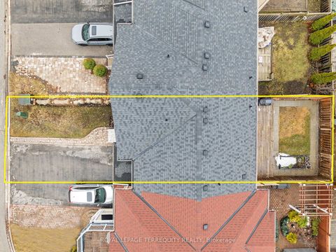 Photo 25 at 82 Timberwolf Crescent, Vellore Village, Vaughan