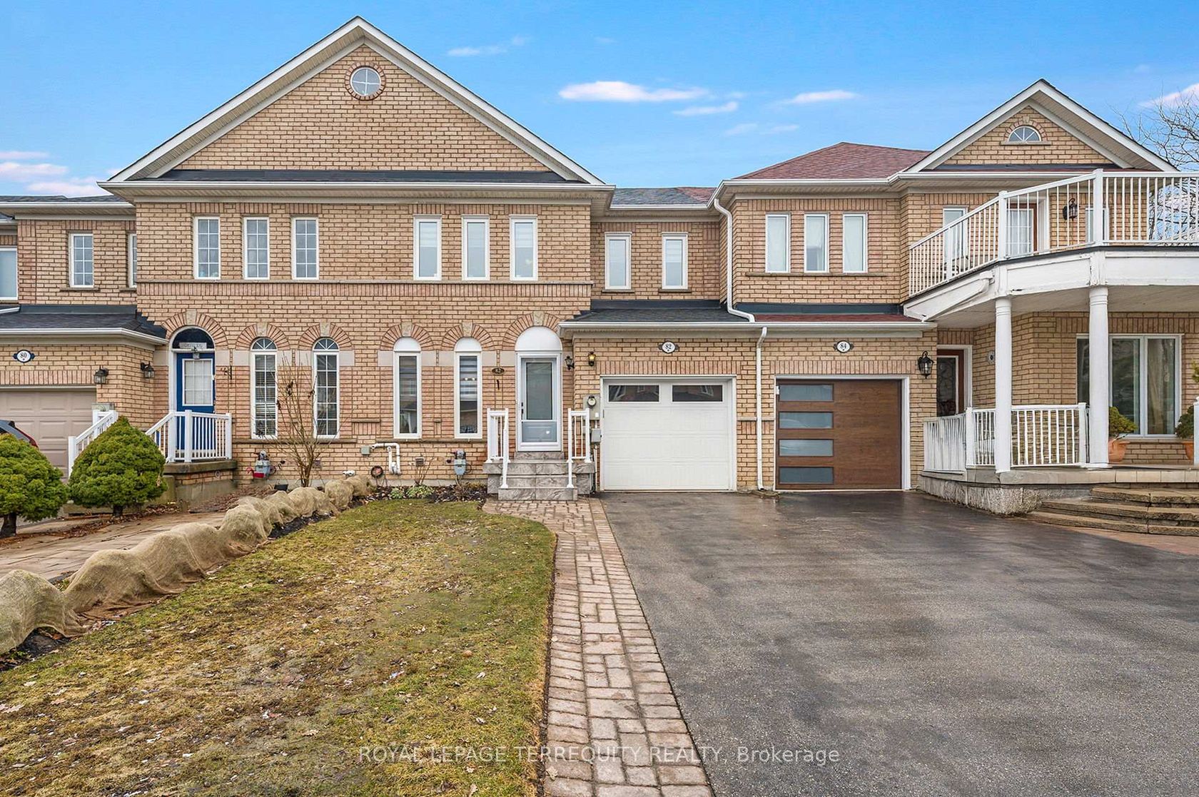 82 Timberwolf Crescent, Vellore Village, Vaughan photo number 2