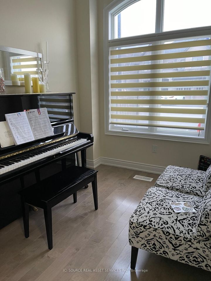 Photo 8 at 14 Boundary Creek Path, Bram West, Brampton