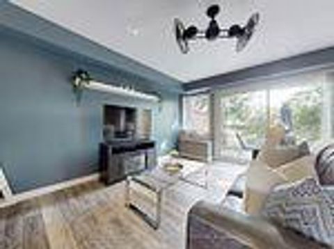 Photo 0 at 195 - 195 Milestone Crescent, Aurora Village, Aurora