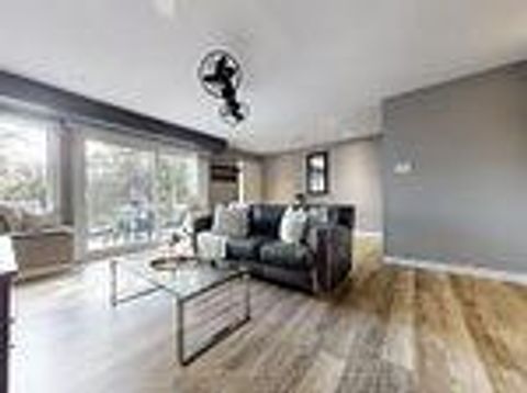 Photo 3 at 195 - 195 Milestone Crescent, Aurora Village, Aurora