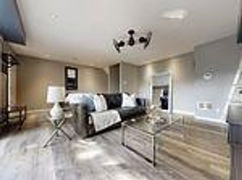 Photo 4 at 195 - 195 Milestone Crescent, Aurora Village, Aurora