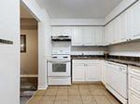 Photo 7 at 195 - 195 Milestone Crescent, Aurora Village, Aurora