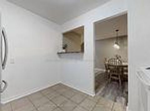 Photo 10 at 195 - 195 Milestone Crescent, Aurora Village, Aurora