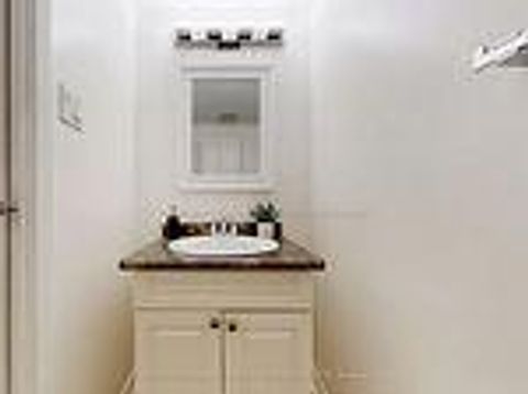 Photo 19 at 195 - 195 Milestone Crescent, Aurora Village, Aurora