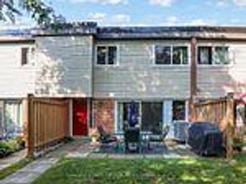 Photo 23 at 195 - 195 Milestone Crescent, Aurora Village, Aurora