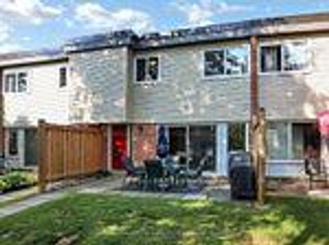 Photo 26 at 195 - 195 Milestone Crescent, Aurora Village, Aurora