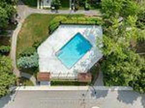 Photo 31 at 195 - 195 Milestone Crescent, Aurora Village, Aurora