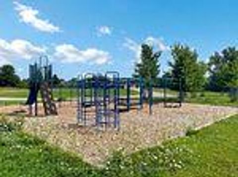 Photo 34 at 195 - 195 Milestone Crescent, Aurora Village, Aurora