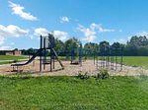 Photo 35 at 195 - 195 Milestone Crescent, Aurora Village, Aurora