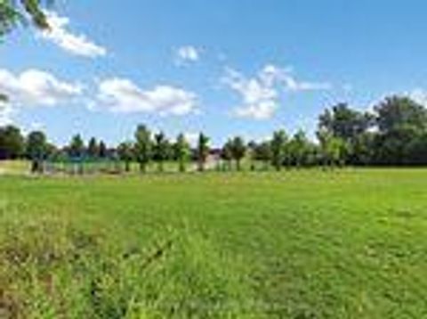 Photo 37 at 195 - 195 Milestone Crescent, Aurora Village, Aurora