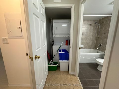 Photo 13 at 911 - 185 Oneida Crescent, Langstaff, Richmond Hill