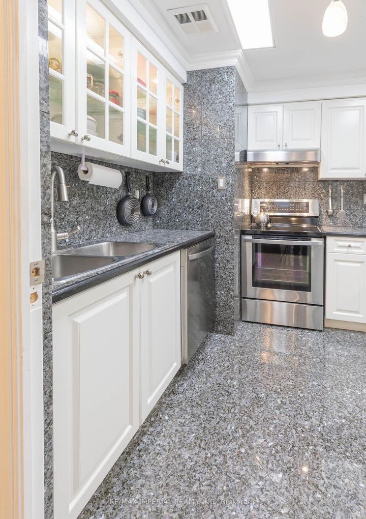 Photo 9 at 913 - 555 Yonge Street, Yonge Corridor, Toronto