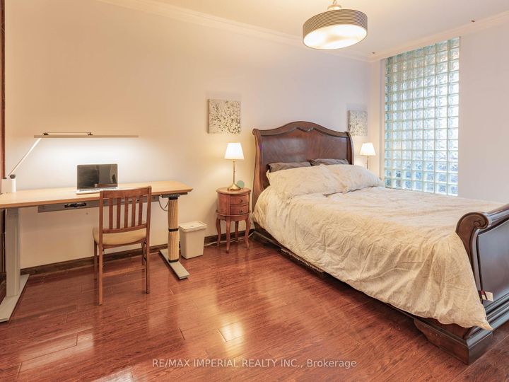 Photo 12 at 913 - 555 Yonge Street, Yonge Corridor, Toronto