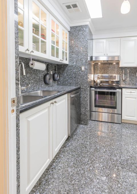 Photo 9 at 913 - 555 Yonge Street, Yonge Corridor, Toronto