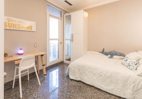 Photo 14 at 913 - 555 Yonge Street, Yonge Corridor, Toronto