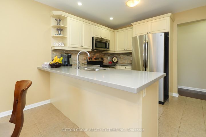 Photo 11 at 35 Bleasdale Avenue, Northwest Brampton, Brampton