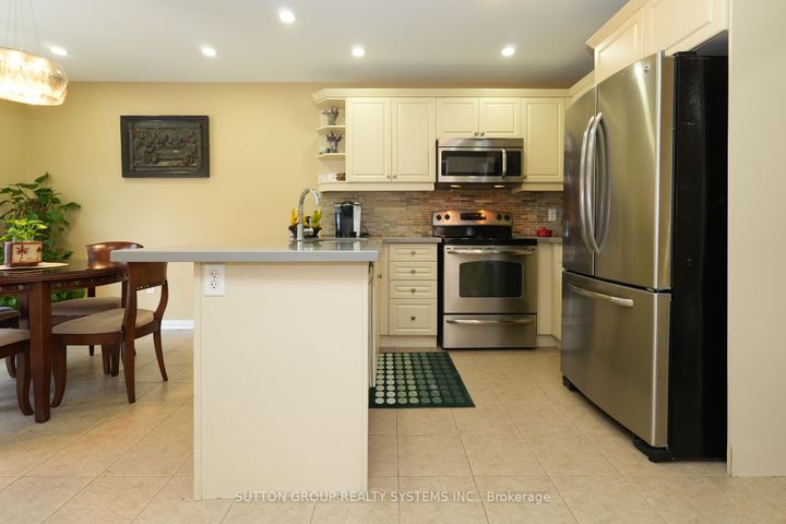 Photo 12 at 35 Bleasdale Avenue, Northwest Brampton, Brampton