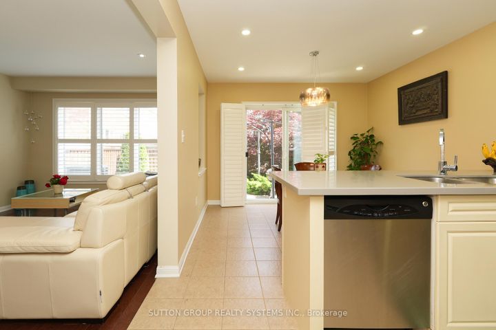 Photo 13 at 35 Bleasdale Avenue, Northwest Brampton, Brampton