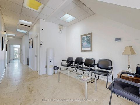 Photo 3 at 21L - 951 Wilson Avenue, CFB, Toronto