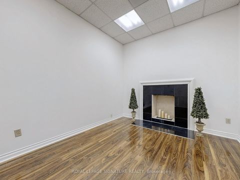 Photo 4 at 21L - 951 Wilson Avenue, CFB, Toronto