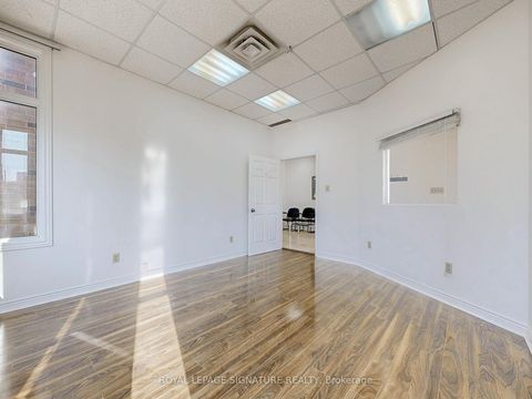 Photo 7 at 21L - 951 Wilson Avenue, CFB, Toronto