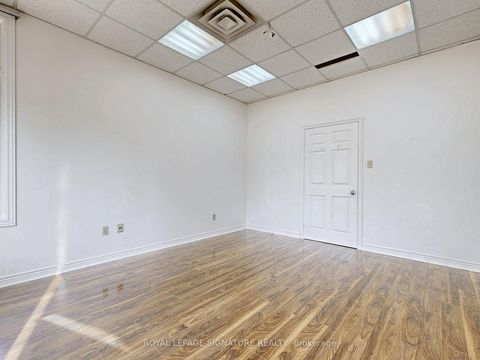 Photo 12 at 21L - 951 Wilson Avenue, CFB, Toronto