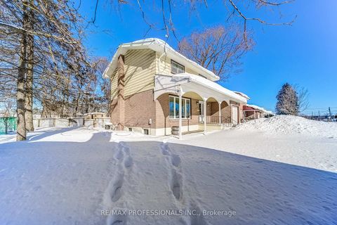 Photo 2 at 2 Agnes Street, Wellington, Barrie