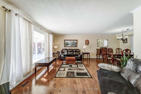 Photo 6 at 2 Agnes Street, Wellington, Barrie