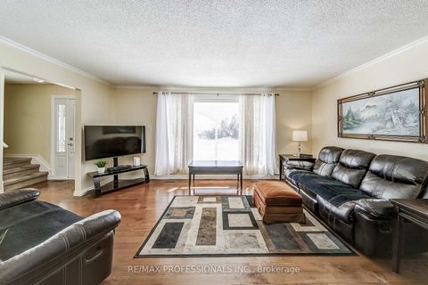 Photo 8 at 2 Agnes Street, Wellington, Barrie