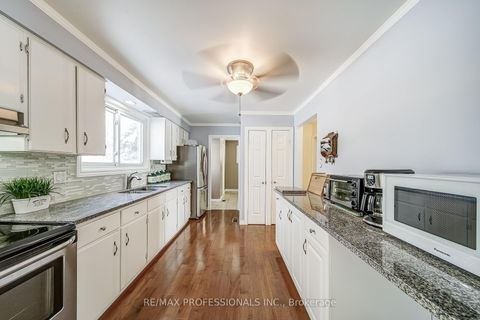 Photo 11 at 2 Agnes Street, Wellington, Barrie