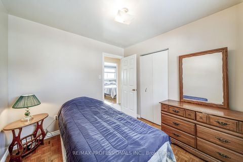 Photo 26 at 2 Agnes Street, Wellington, Barrie