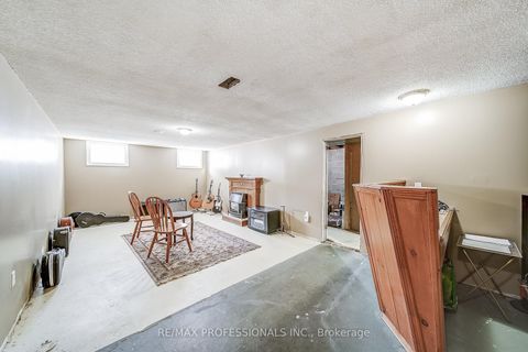 Photo 30 at 2 Agnes Street, Wellington, Barrie