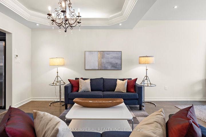 Photo 7 at 16 Carriage House Court, Jefferson, Richmond Hill