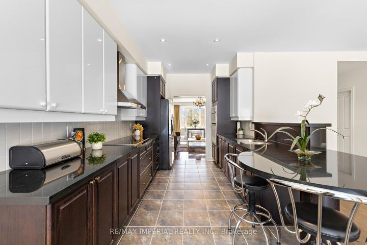 Photo 16 at 16 Carriage House Court, Jefferson, Richmond Hill