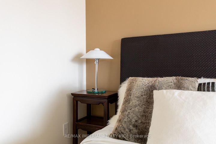 Photo 27 at 16 Carriage House Court, Jefferson, Richmond Hill