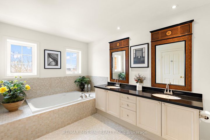 Photo 28 at 16 Carriage House Court, Jefferson, Richmond Hill