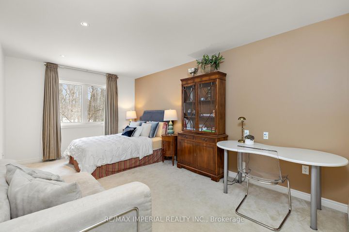 Photo 33 at 16 Carriage House Court, Jefferson, Richmond Hill