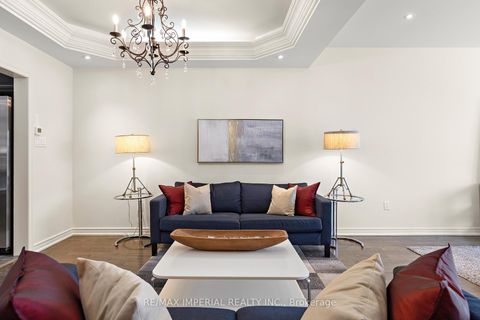 Photo 7 at 16 Carriage House Court, Jefferson, Richmond Hill