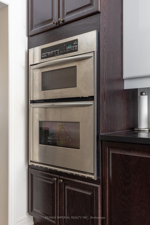 Photo 17 at 16 Carriage House Court, Jefferson, Richmond Hill