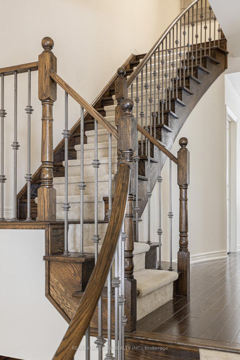 Photo 20 at 16 Carriage House Court, Jefferson, Richmond Hill